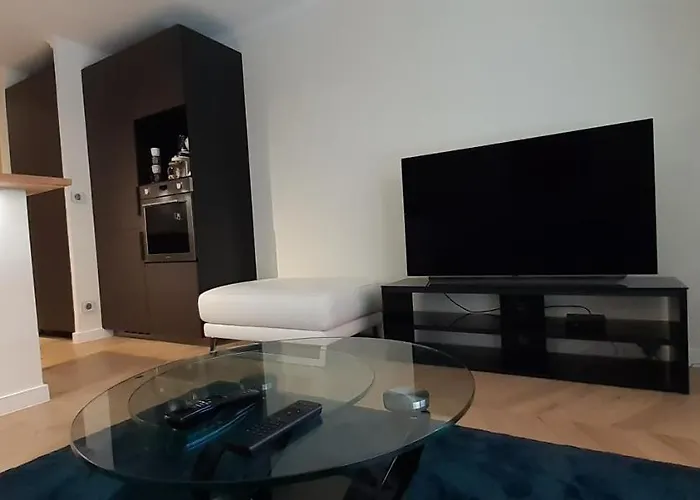 Allees Historiques Du Parc De La Colombiere, Appt De Gamme アパート