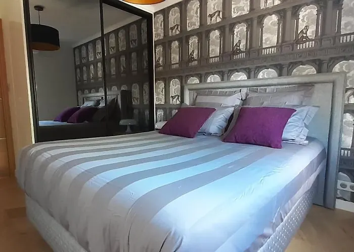 Allees Historiques Du Parc De La Colombiere, Appt De Gamme