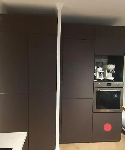 Allees Historiques Du Parc De La Colombiere, Appt De Gamme アパート *