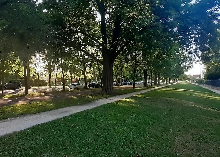 Allées Historiques Du Parc De La Colombière, Appt De Gamme